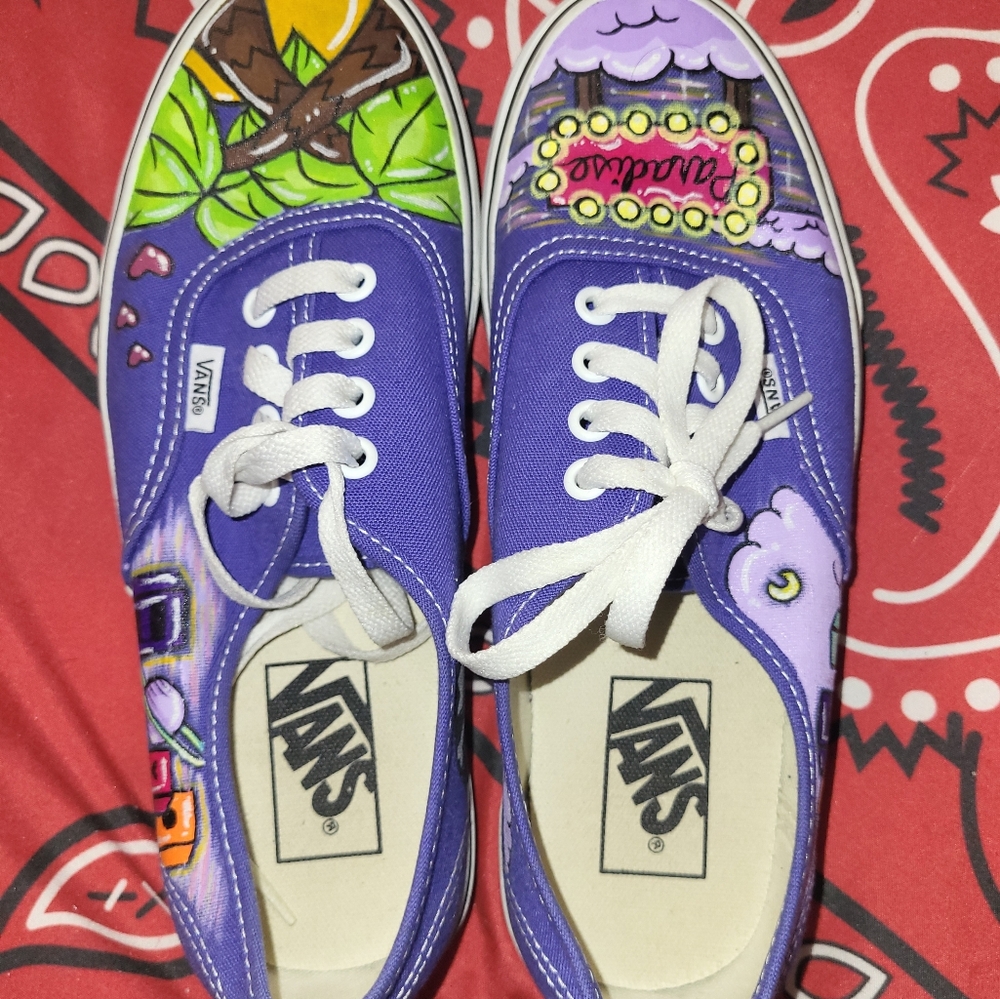 Selling all 3 shoes Vans and 2 Nikes